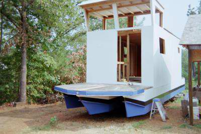 Is it a Pontoon, no, it's a Tritoon houseboat.