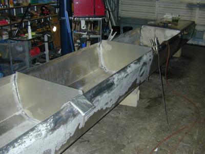 Construction of pontoon houseboat, details, and pictures.
