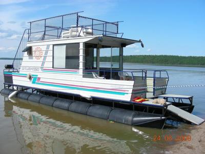 Homemade Houseboats enjoying a great home built pontoon boat