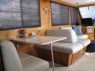 Houseboat Furniture - love this table/bed/sleeper/sofa layout
