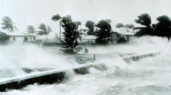 Houseboat and Hurricanes - move or transport to safety?