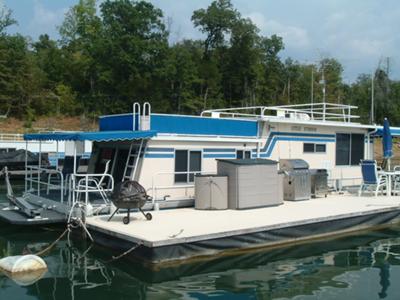 The roof and upper deck on our 1975 Sumerset Houseboat
