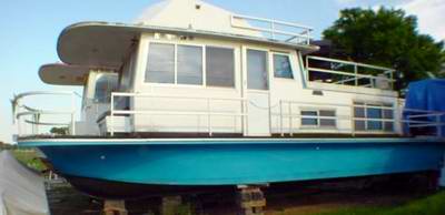 Older Gibson Houseboats are a very Popular Model.