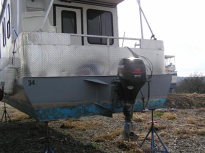 Houseboat with a high thrust 25 hp Mercury Big Foot outboard.