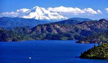 Lake Shasta, California - a houseboaters haven 