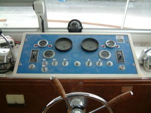 Chris Craft Houseboat dash helm