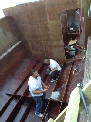 Catamaran Houseboat - installing bulkheads & stringers