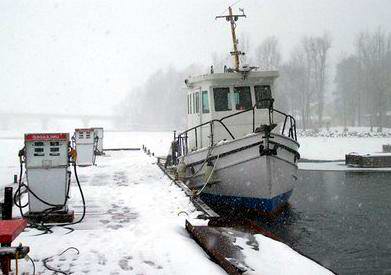 Winter Houseboat Living Tips