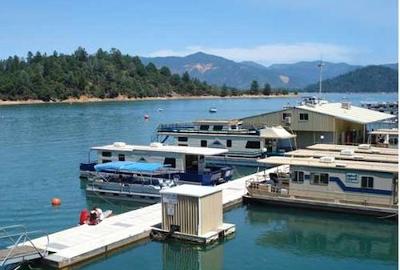 Shasta Lake in California, a houseboating paradise