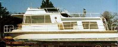 A classic all Aluminum Kingscraft Houseboat