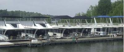 Patoka Lake houseboats in Indiana, Hoosier Hills Marina