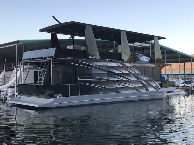 The Houseboat Rebuilding Project Of A Steel Skipperliner Boat