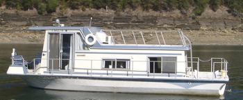 A popular Nautaline houseboat model.