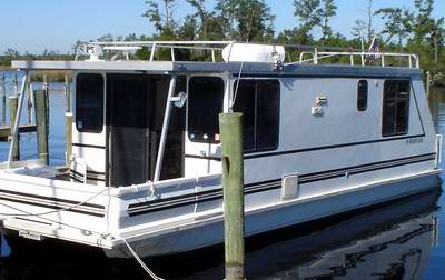 A typical Catamaran Aqua Cruiser Houseboat