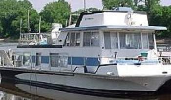 Nautaline houseboats are a popular model of house boat.