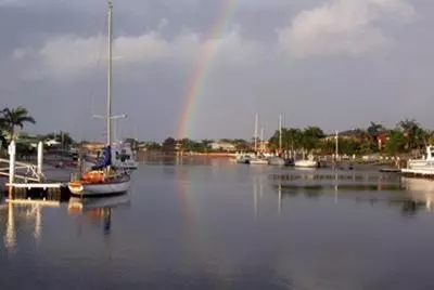 Houseboat Living - it doesn't get any better than this.