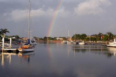 Houseboat Living - it doesn't get any better than this.