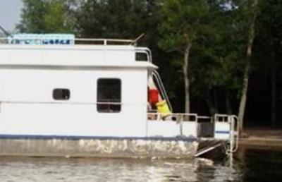 An example of an extended houseboat rear deck.