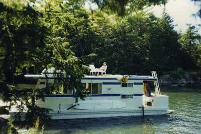 Houseboat Holidays - in a tranquil setting