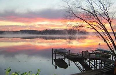 Houseboat sunrise on Wylie Lake in South Carolina