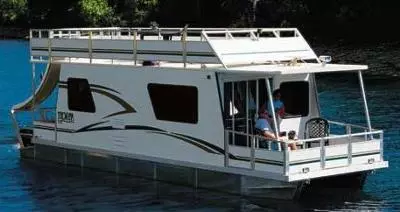 A typical Myacht Houseboat