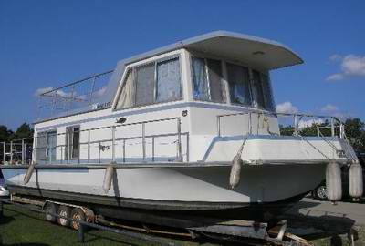 A typical Nautaline Houseboat on a Trailer