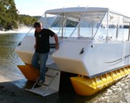 A new 20 foot Pontoonz Weekender houseboat for weekends.