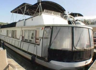 A typical sample of a Sumerset Lazy Days houseboat