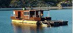 A simple summer houseboat